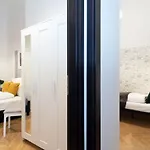 Ultra Central Large Stylish Apartment