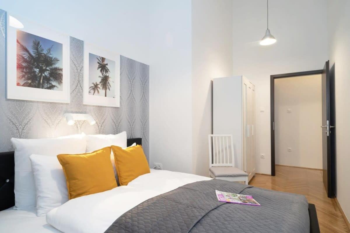 Ultra Large Stylish Apartament *